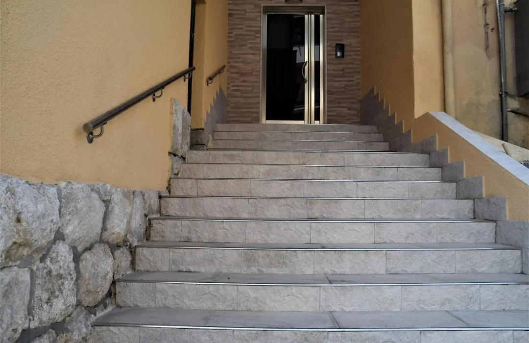 Insula B&B-1